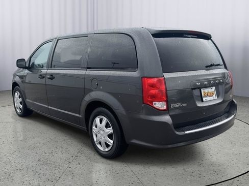Used 2019 Dodge Grand Caravan SE w/ UConnect Hands-Free Group FWD image 3
