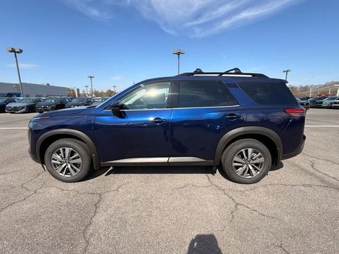 New 2026 Nissan Pathfinder SL image 8