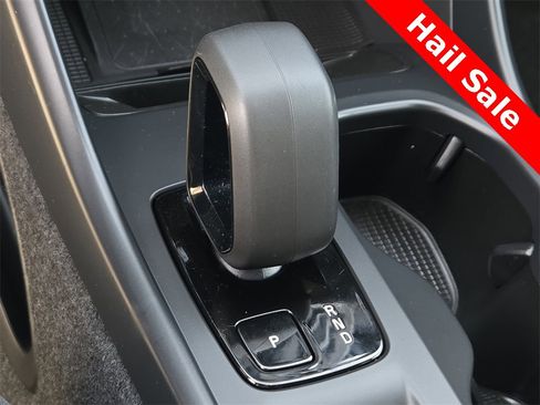 Used 2024 Volvo XC40 B5 Core image 20