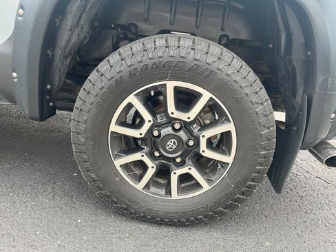 Used 2019 Toyota Tundra Limited w/ Limited Premium Package AWD/4WD image 10