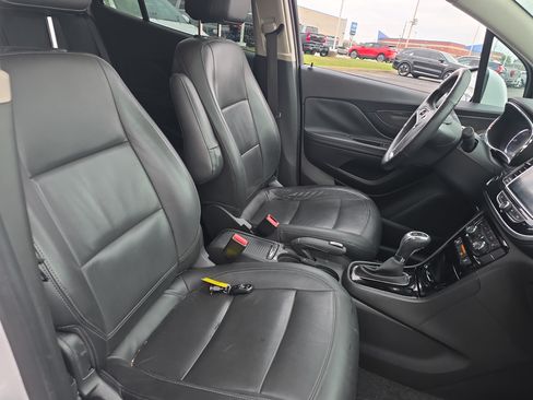 Used 2017 Buick Encore Essence w/ Experience Buick Package FWD image 9