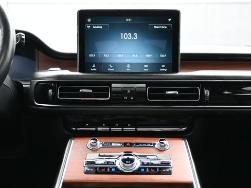 Used 2022 Lincoln Aviator Reserve w/ Equipment Group 201A AWD/4WD image 17