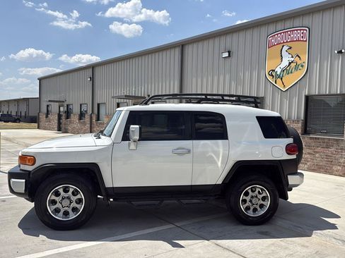 Used 2012 Toyota FJ Cruiser 2WD w/ Upgrade Pkg image 15