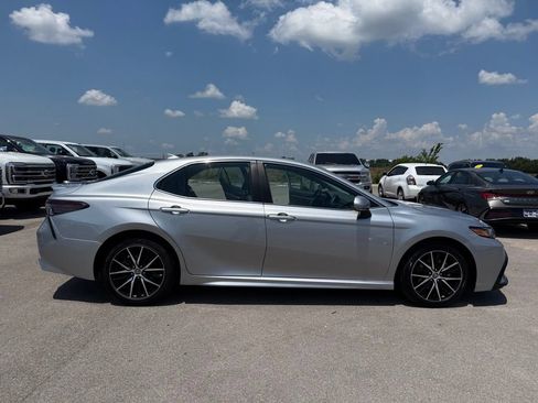 Used 2022 Toyota Camry SE FWD image 32