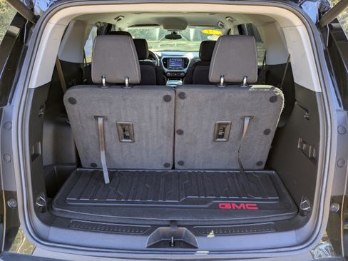 Used 2023 GMC Acadia SLE w/ Driver Convenience Package FWD image 14
