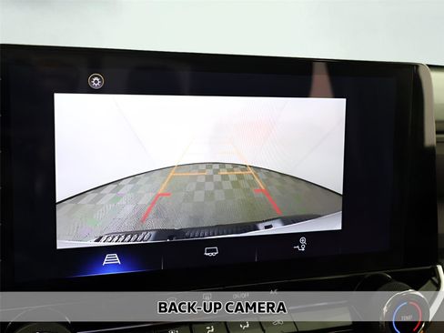 Used 2024 Chevrolet Colorado Trail Boss image 6