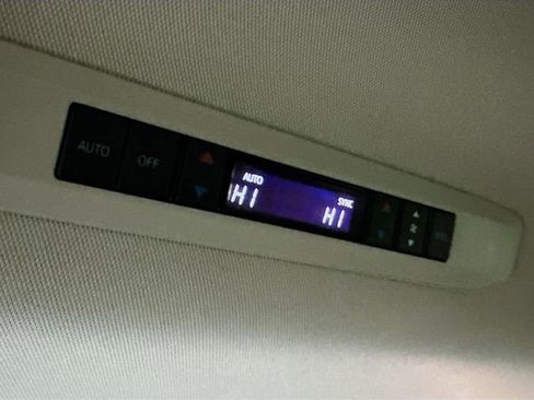 Used 2025 Toyota Sienna XLE image 26