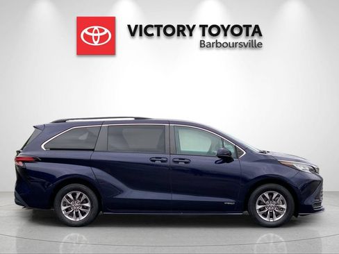 Used 2021 Toyota Sienna LE AWD/4WD image 6