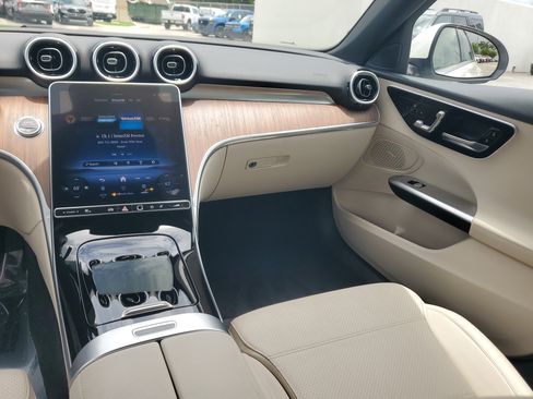 Used 2025 Mercedes-Benz C 300 Sedan image 15