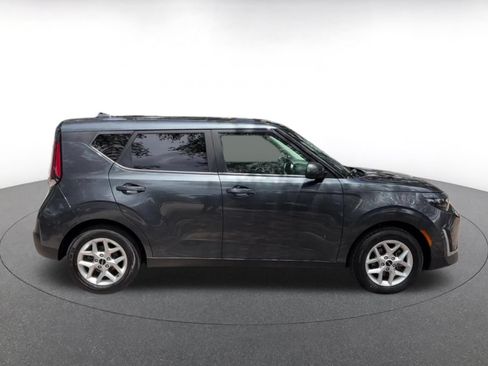 Used 2025 Kia Soul LX w/ LX Technology Package FWD image 16