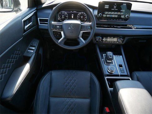 Used 2025 Mitsubishi Outlander SEL Black Edition image 10