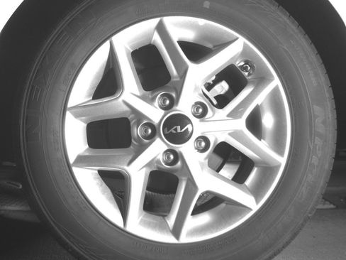 Used 2025 Kia Soul LX w/ LX Technology Package image 13