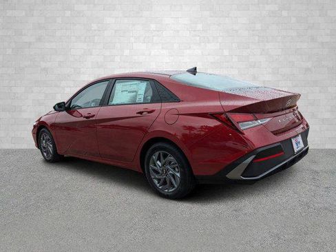 New 2025 Hyundai Elantra Sport FWD image 4
