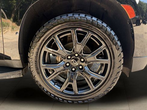 Used 2023 Chevrolet Suburban LS RWD image 12