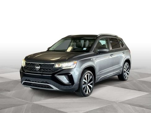 Certified 2022 Volkswagen Taos SE FWD image 4