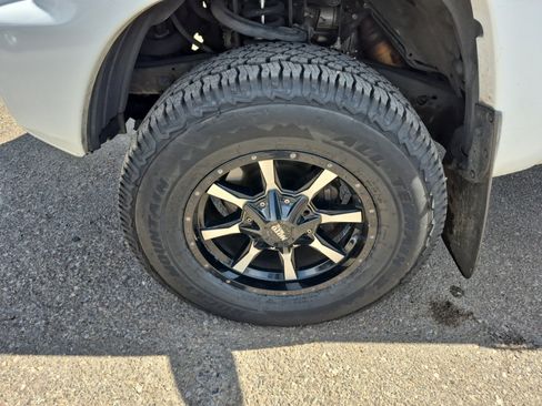 Used 2014 Toyota Tacoma 4x4 Double Cab w/ TRD Off-Road Package image 23