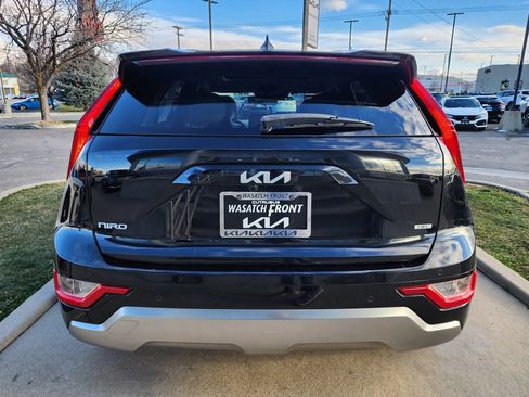 Used 2023 Kia Niro EX Touring image 6