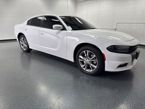 Used 2022 Dodge Charger SXT image 2