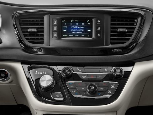 Used 2017 Chrysler Pacifica Touring-L Plus w/ Advanced Safetytec Group image 7