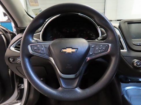 Used 2018 Chevrolet Malibu LT image 8