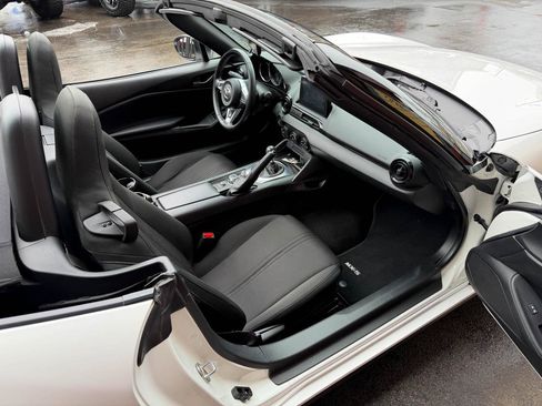 Used 2020 MAZDA MX-5 Miata Sport image 21