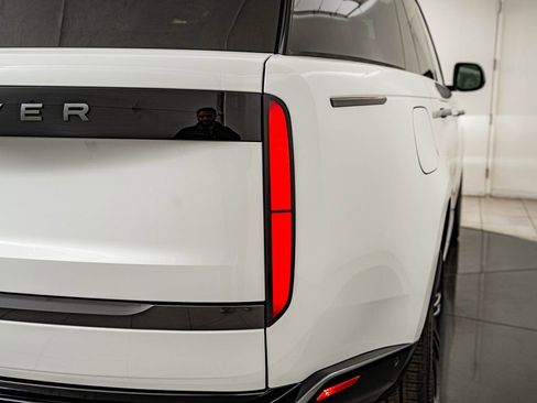 New 2026 Land Rover Range Rover SE AWD/4WD image 9