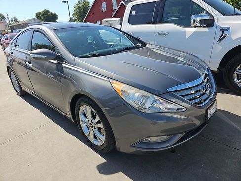 Used 2012 Hyundai Sonata Limited w/ Navigation Pkg FWD image 2
