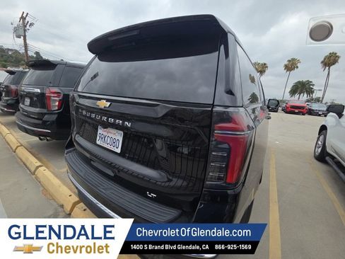 Certified 2025 Chevrolet Suburban LT AWD/4WD image 5