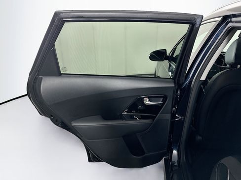 Used 2022 Kia Niro EX image 26