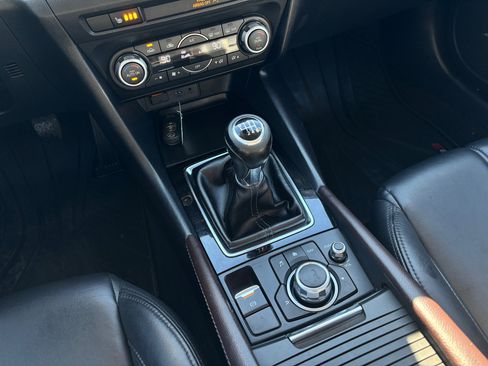 Used 2018 MAZDA MAZDA3 Touring image 16