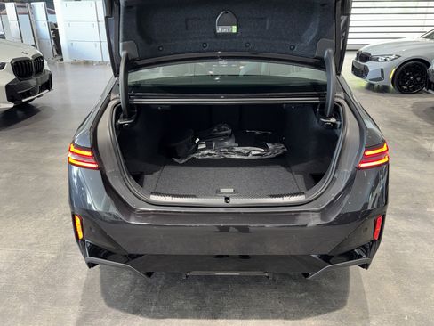 New 2026 BMW i5 eDrive40 w/ M Sport Package RWD image 9