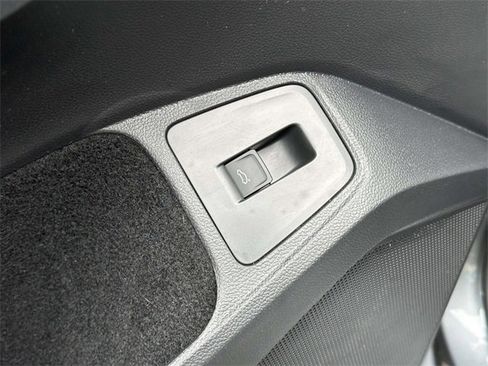 Certified 2022 Volkswagen Tiguan SE R-Line image 16