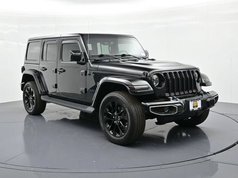Used 2021 Jeep Wrangler Unlimited Sahara AWD/4WD image 4