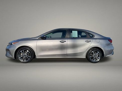 Used 2023 Kia Forte LXS w/ LXS Technology Package FWD image 2