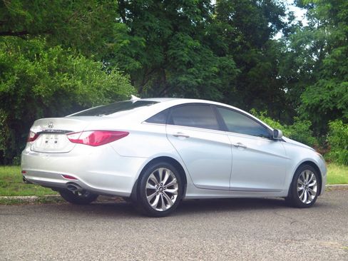 Used 2011 Hyundai Sonata SE FWD image 4