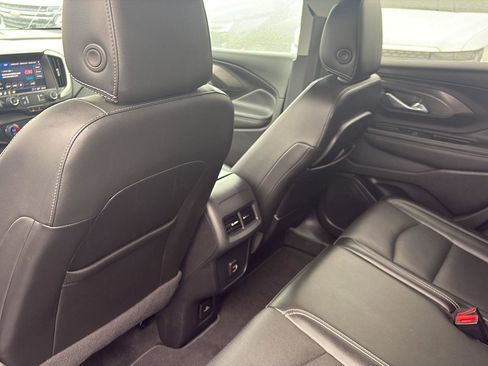 Used 2023 GMC Terrain SLT image 15