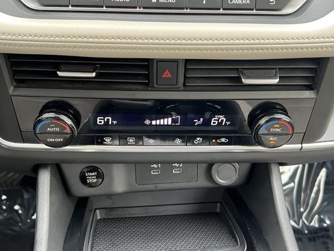 Used 2025 Nissan Rogue SV AWD/4WD image 28