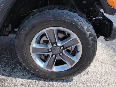 Used 2019 Jeep Wrangler Unlimited Sahara w/ Dual Top Group AWD/4WD image 11