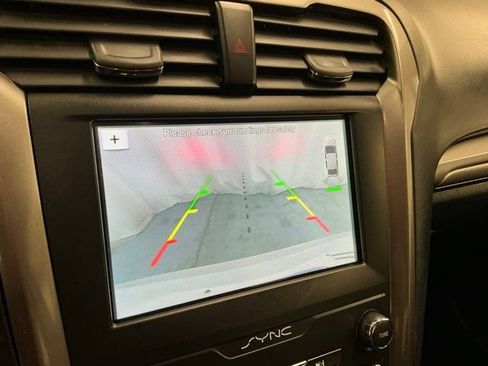 Used 2019 Ford Fusion SE FWD image 24