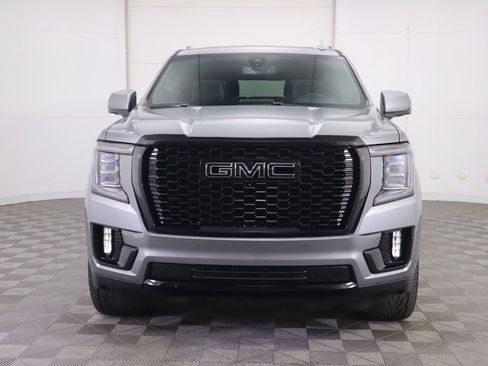 Used 2021 GMC Yukon SLT w/ SLT Premium Package image 2