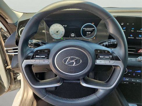 Used 2023 Hyundai Elantra Limited FWD image 16