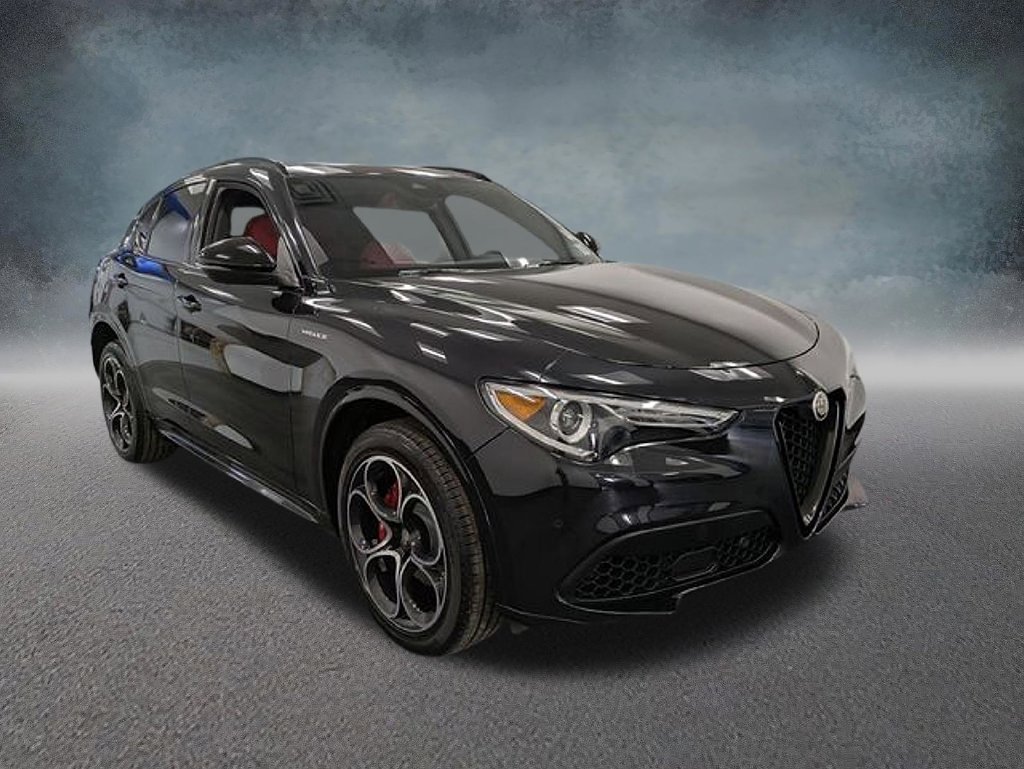 Used 2023 Alfa Romeo Stelvio Veloce AWD/4WD image 3