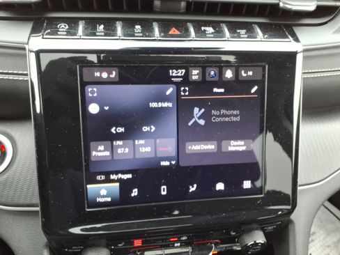 Used 2023 Jeep Grand Cherokee Laredo w/ Luxury Tech Group I AWD/4WD image 23