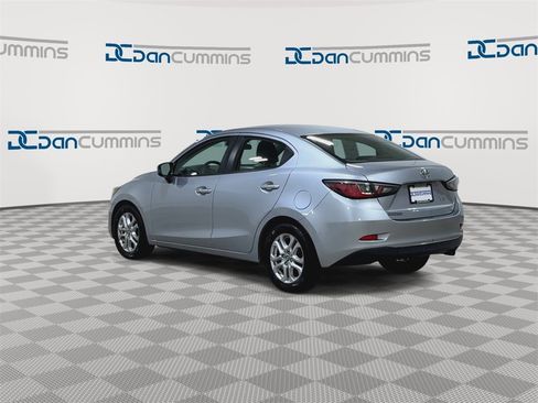 Used 2017 Toyota Yaris iA image 6