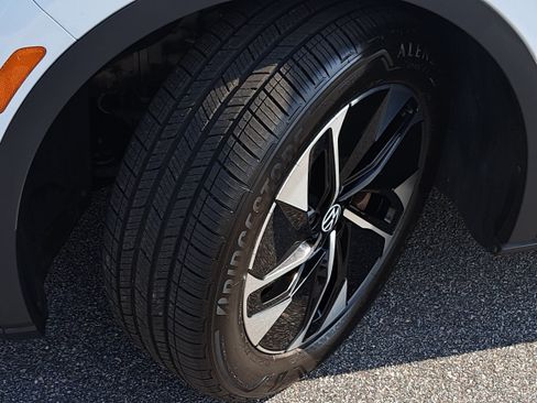 Used 2021 Volkswagen ID.4 Pro RWD image 32