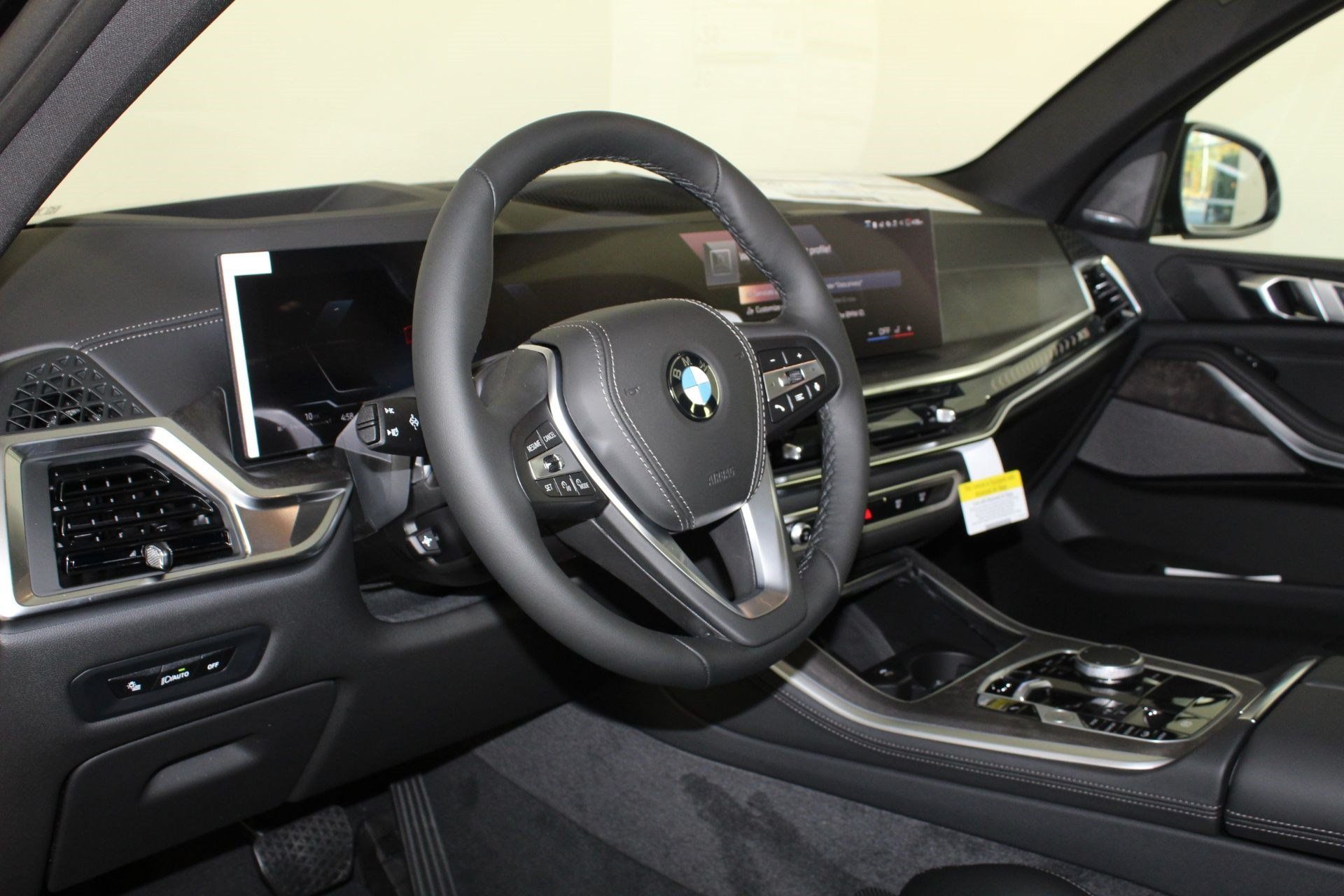 Used 2026 BMW X5 xDrive40i w/ Premium Package AWD/4WD image 4