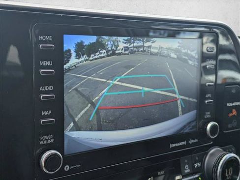 Used 2022 Toyota Highlander XLE AWD/4WD image 14