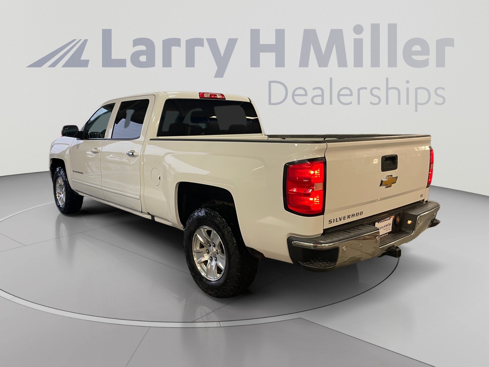 Used 2017 Chevrolet Silverado 1500 LT w/ Trailering Package AWD/4WD image 3