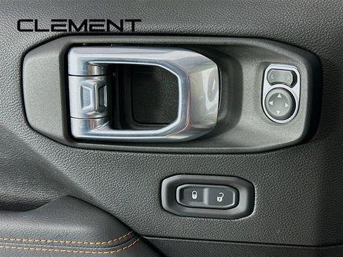 Used 2021 Jeep Gladiator Mojave AWD/4WD image 26