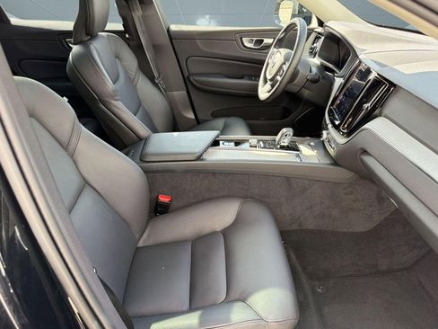 Used 2025 Volvo XC60 B5 Plus image 30